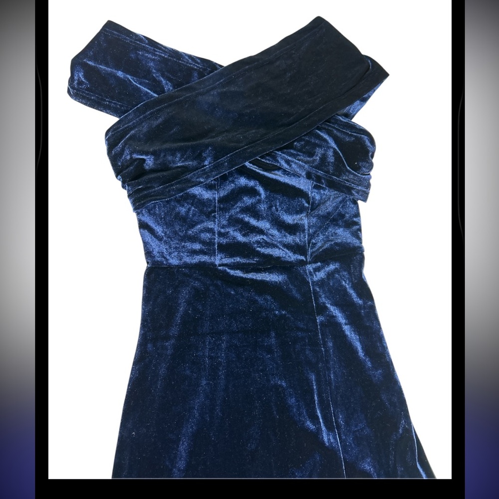Midnight Blue Velvet Gala Gown - Elegant Off-the-Shoulder‎ Silhouette - Picture 3 of 7